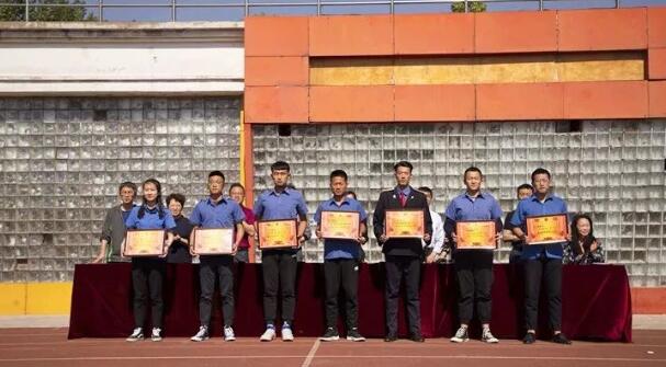 軌道交通學(xué)院技能表彰大會(huì) 軌道交通學(xué)院技能表彰大會(huì)