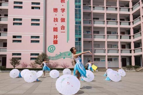 兩個(gè)專業(yè)新入選青島市骨干專業(yè) 兩個(gè)專業(yè)新入選青島市骨干專業(yè)