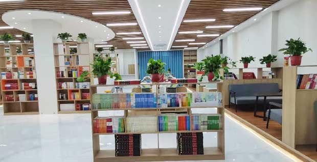 滕州新科職業高中圖書館